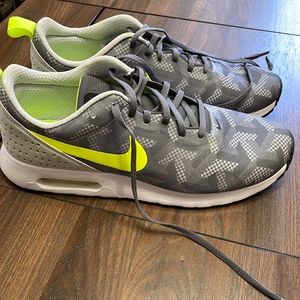 Nike Air Max Tavas gray and green size 9.5